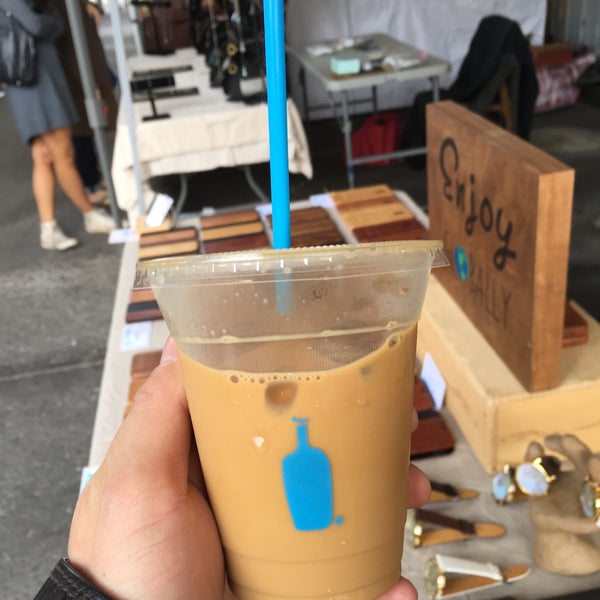 Photo taken at Blue Bottle Coffee by Roger M. on 1/16/2016