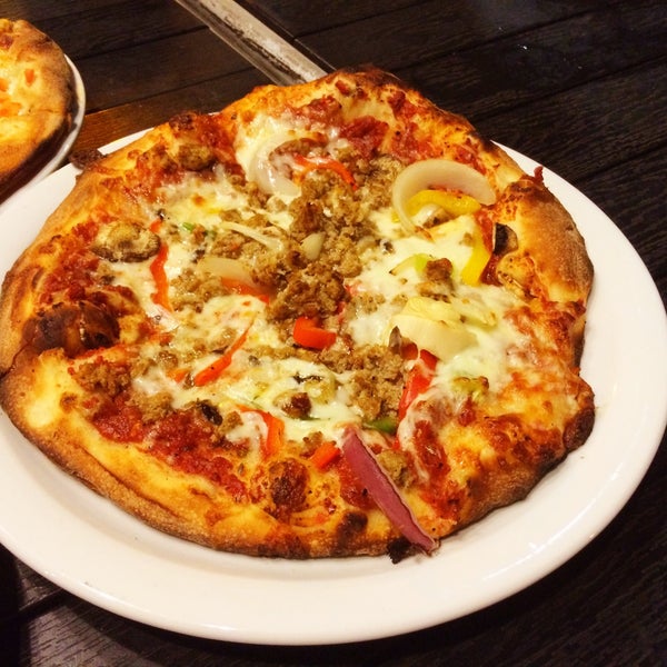 8/16/2015 tarihinde Roger M.ziyaretçi tarafından The Haven Pizzeria'de çekilen fotoğraf