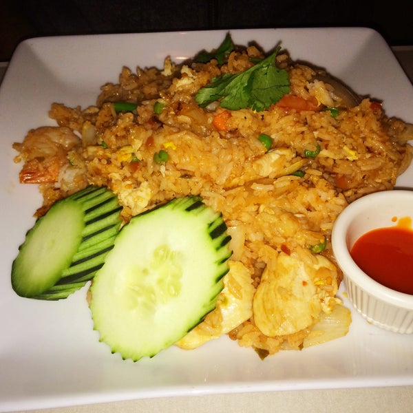 Das Foto wurde bei Amarin Thai Restaurant von Roger M. am 3/21/2015 aufgenommen