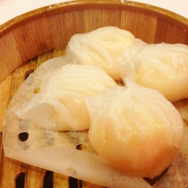 Photo taken at Jing Fong Restaurant 金豐大酒樓 by Roger M. on 1/16/2013