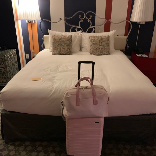 Excellent customer service. I was on the second floor so the kitchen was a bit noisy but the bed was comfortable and I loved the bathtub. Great for working and resting. Nice social hour too.