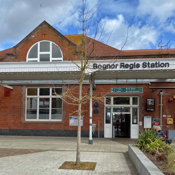 Bognor Regis Railway Station (BOG) Station Rd