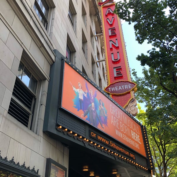Das Foto wurde bei The 5th Avenue Theatre von Nasser S S am 8/14/2019 aufgenommen