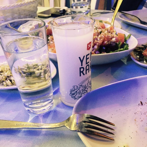 Снимок сделан в Giritli Balık Restaurant пользователем Real Çiço 11/22/2015