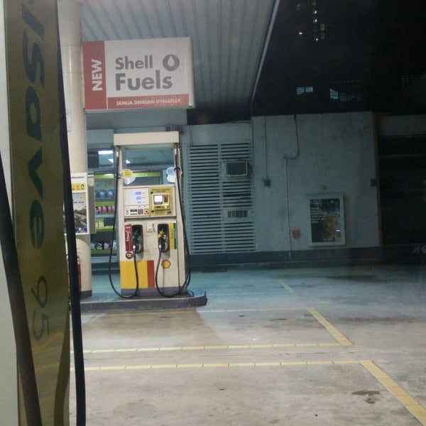 Photo taken at Shell by Renise on 11/2/2017