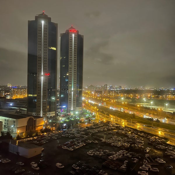 Foto scattata a Ramada Plaza Tekstilkent da Kenan🎲 il 11/29/2021