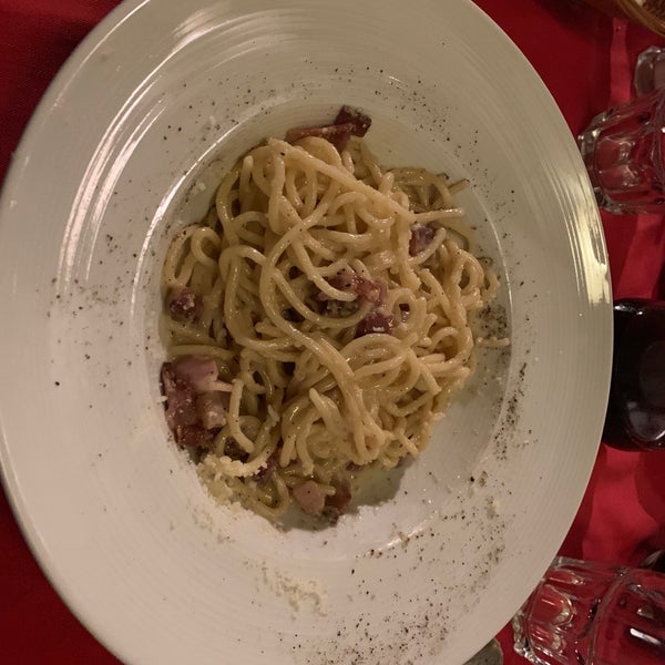 Chasing carbonarapastas...this is the first one that is as good as in Italy itself 🇮🇹 Perfect Carbonara!