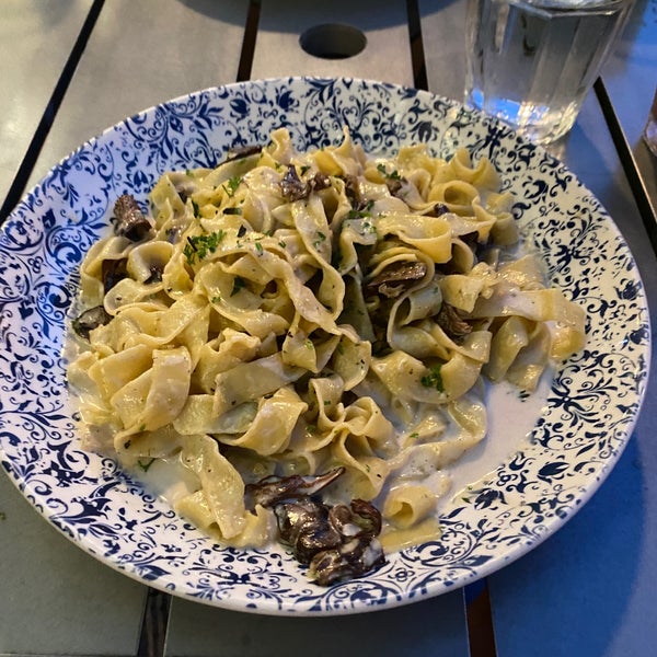 Снимок сделан в Mia&#39;s Italian Kitchen пользователем Danielle G. 5/4/2022