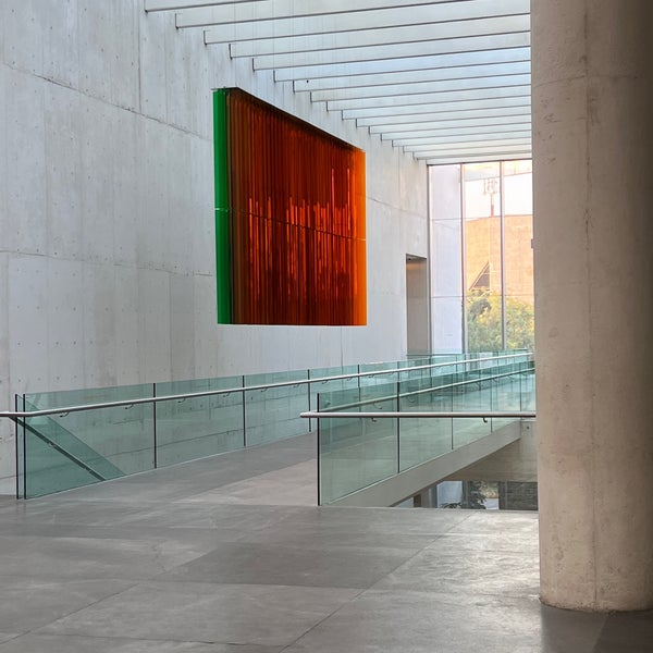 Foto diambil di Museo Universitario de Arte Contemporáneo (MUAC) oleh César V. pada 12/8/2022