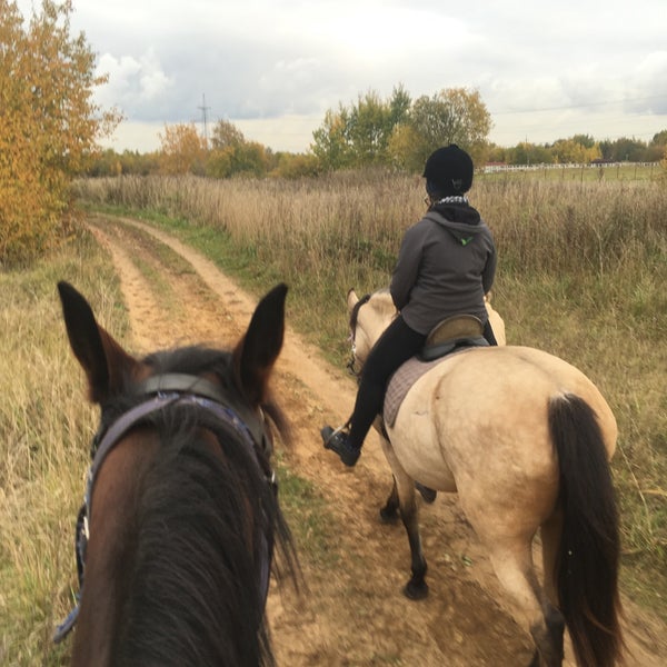 Foto diambil di КСК Western Horse oleh Polina K. pada 10/6/2019