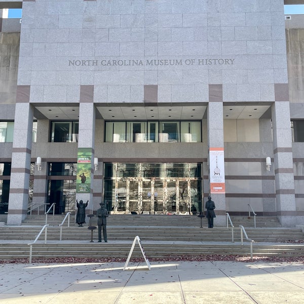 Foto tirada no(a) North Carolina Museum of History por Jason em 11/9/2022