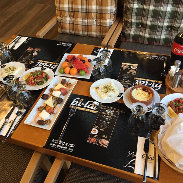 Foto diambil di Bahçeli Cafe &amp; Restaurant oleh Bilal Bey pada 5/27/2018