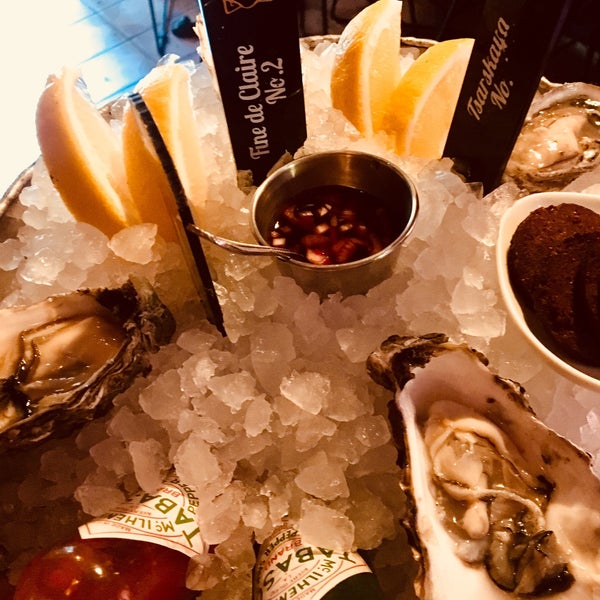 Foto tirada no(a) Bubbles &amp; Oysters Bistro por Martin P. em 8/16/2018