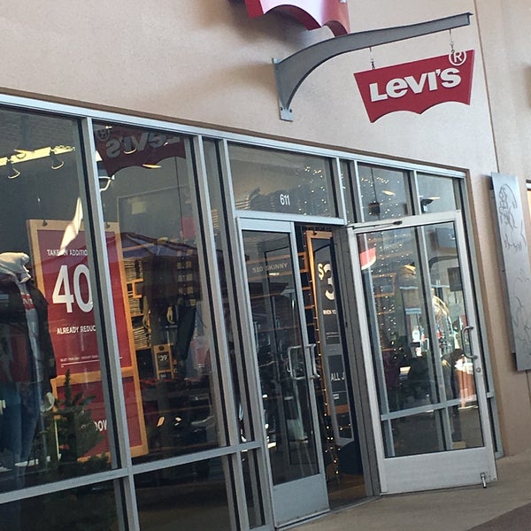 Levi's Outlet Store - 95 visitors