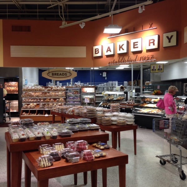 Publix Grocery Store in Englewood