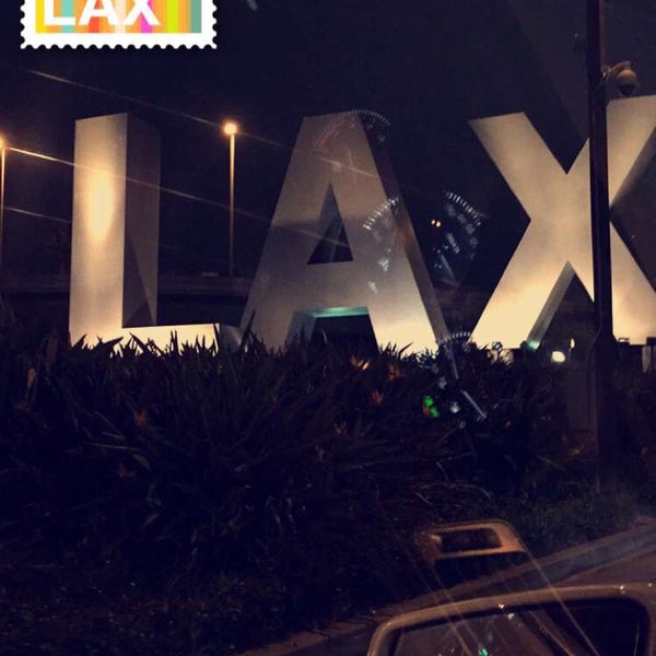 Photo taken at Los Angeles International Airport (LAX) by عطيه 🌴 on 3/4/2016