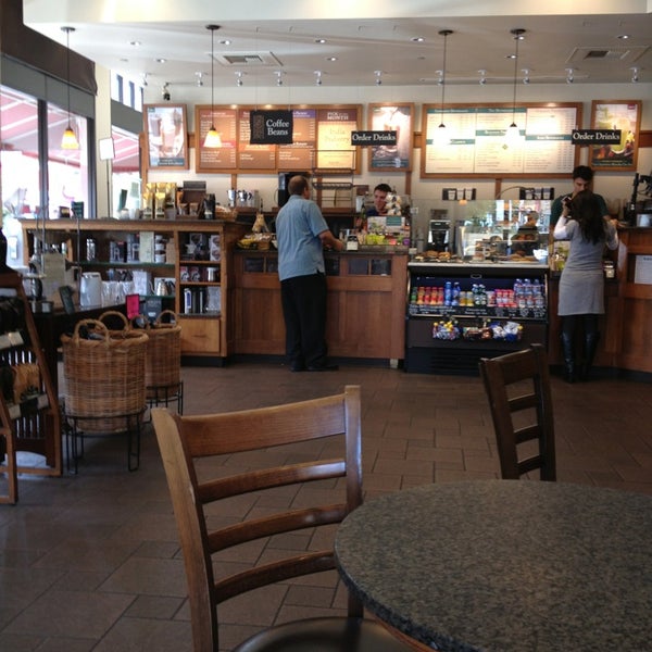 Photo taken at Peet&#39;s Coffee &amp; Tea by Niki on 8/8/2013