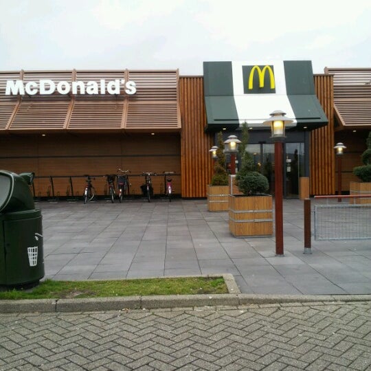 Foto tomada en McDonald&#39;s  por Roland T. el 12/31/2012