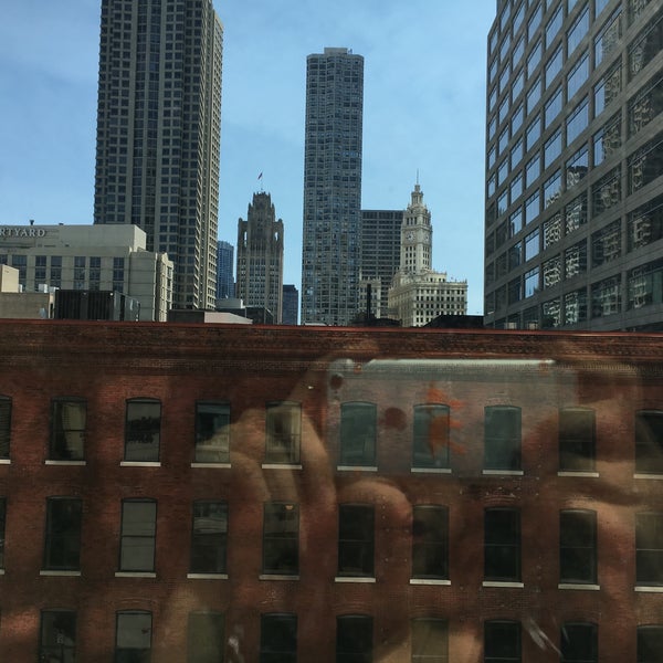 Photo taken at SpringHill Suites Chicago Downtown/River North by Ghazal on 5/19/2016