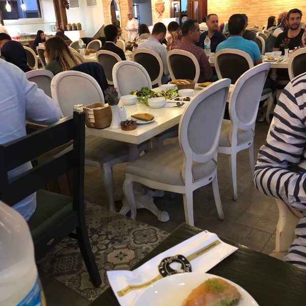 Foto diambil di Hanımeli Restaurant &amp; Cafe oleh Ümit K. pada 5/30/2018