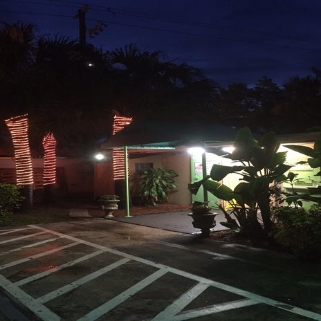 8/6/2015에 Alan W.님이 Prive Pool Hall West Palm Beach에서 찍은 사진