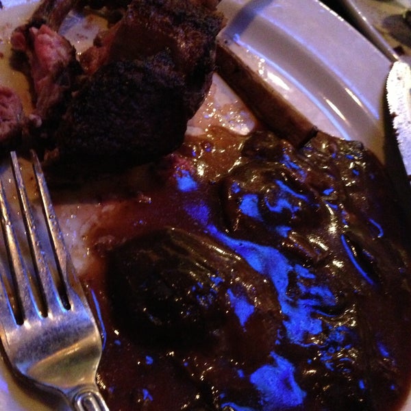 4/14/2013 tarihinde Cynthia N.ziyaretçi tarafından Mickey Mantle&#39;s Steakhouse'de çekilen fotoğraf