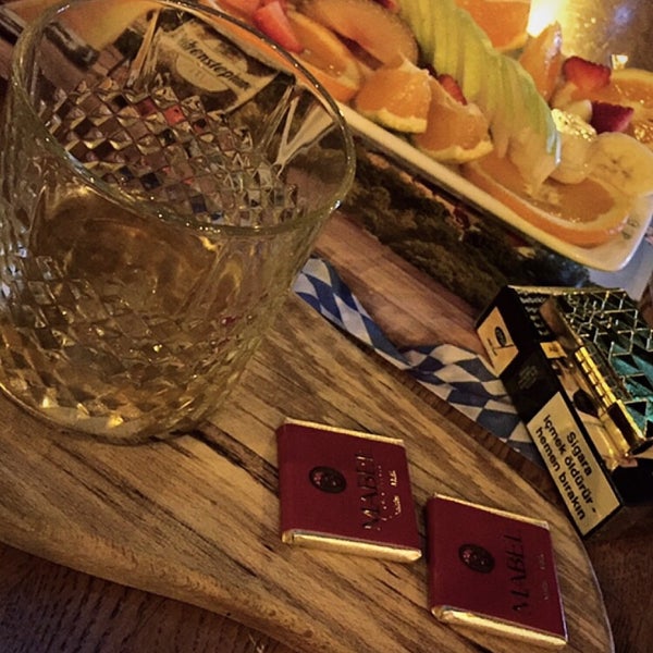 Foto scattata a Akava Lounge Food &amp; Drink da Eren il 10/29/2021