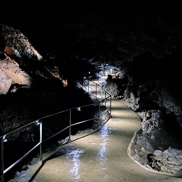 Das Foto wurde bei Le Domaine des Grottes de Han / Het Domein van de Grotten van Han von Charlotte . am 7/15/2020 aufgenommen