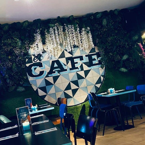 Foto diambil di El Cafe oleh Charlotte . pada 2/25/2022