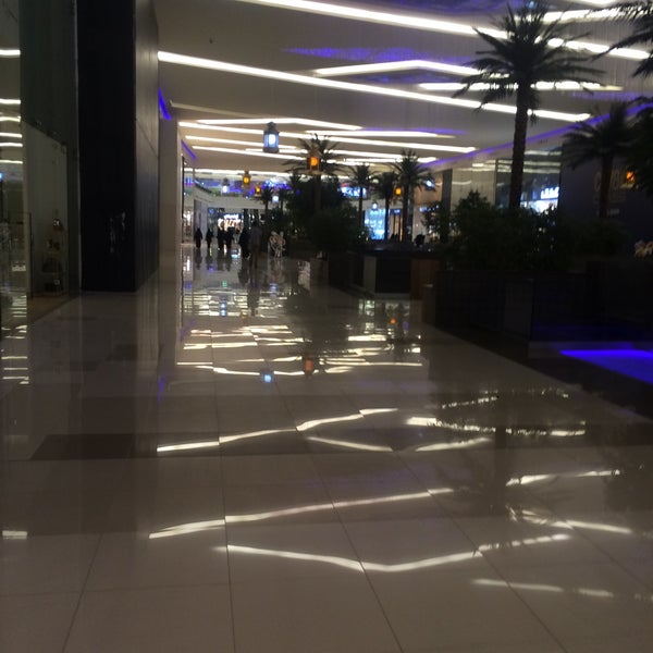 รูปภาพถ่ายที่ Al Nakheel Mall โดย محمد .. เมื่อ 5/25/2015
