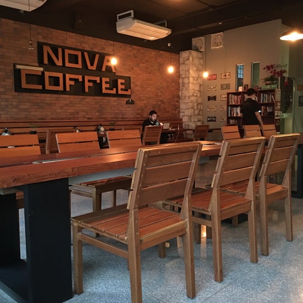 รูปภาพถ่ายที่ Nova Coffee โดย Vinícius B. เมื่อ 2/10/2017