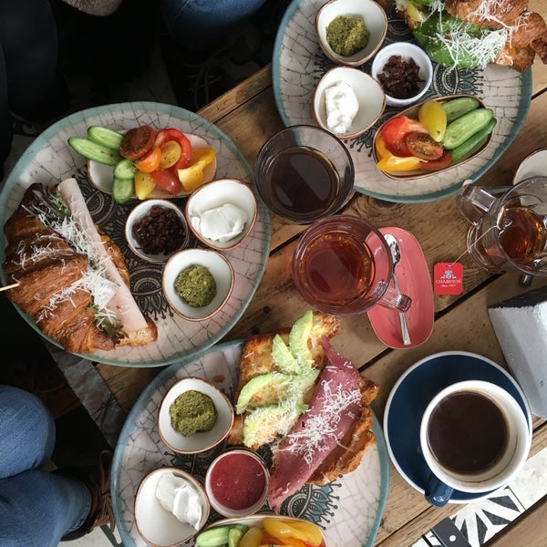 Foto diambil di Brekkie Breakfast Club oleh Gökçe Tuğçe T. pada 2/23/2019