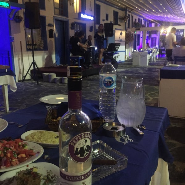 Foto tirada no(a) Kalikratya Balık Restaurant por Santorini S. em 10/2/2020