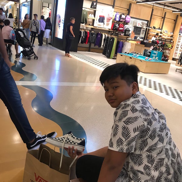 vans store sunway pyramid