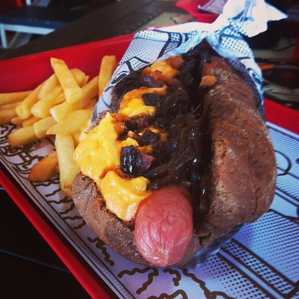 10/19/2013にLucas L.がPugg Hot Dog Gourmetで撮った写真