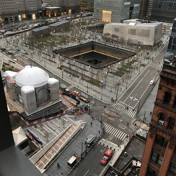 Снимок сделан в Courtyard by Marriott New York Downtown Manhattan/World Trade Center Area пользователем Jeremy P. 4/19/2017