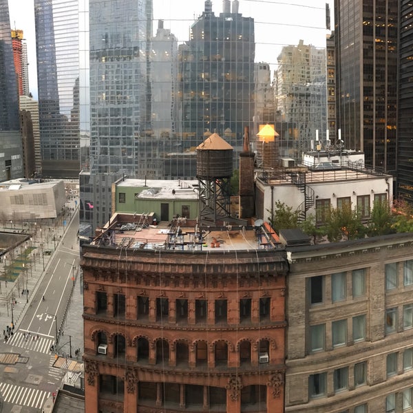 4/19/2017 tarihinde Jeremy P.ziyaretçi tarafından Courtyard by Marriott New York Downtown Manhattan/World Trade Center Area'de çekilen fotoğraf