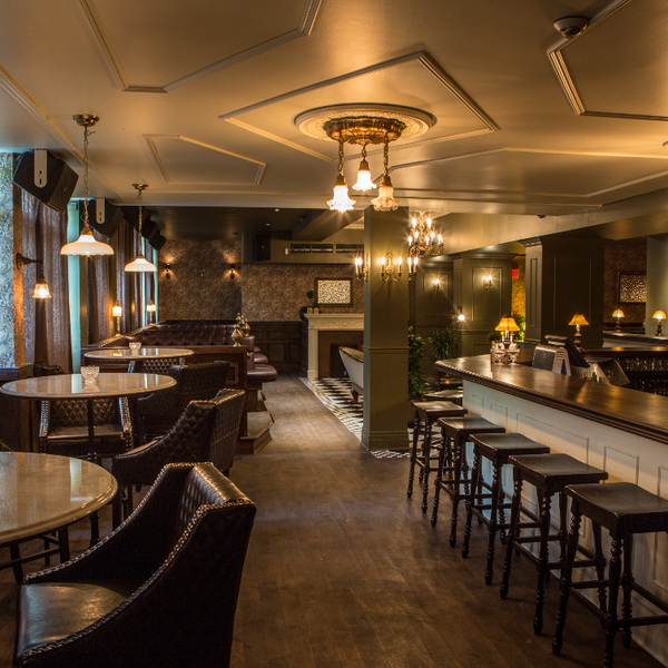 รูปภาพถ่ายที่ Mayfair Cocktail Bar โดย Mayfair Cocktail Bar เมื่อ 6/1/2015