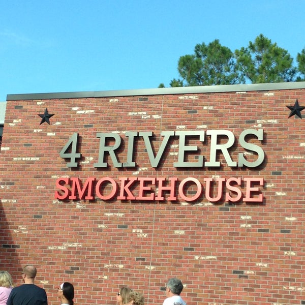 Photo taken at 4 Rivers Smokehouse by Ron S. on 6/15/2013