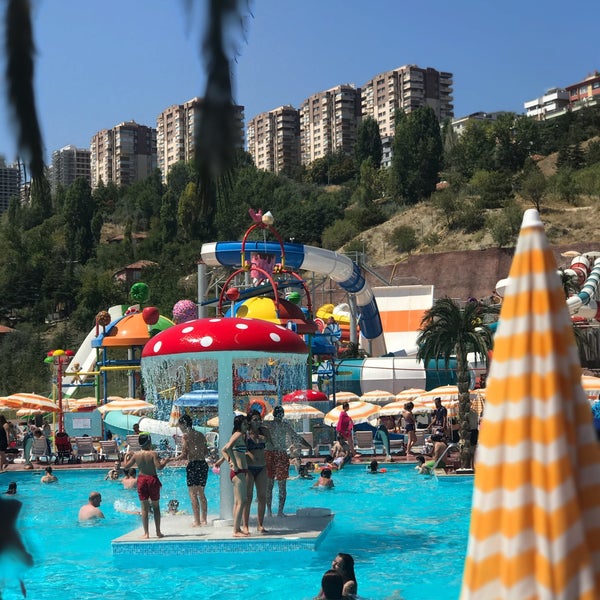 Foto tomada en Waterpark Çankaya Aquapark  por Mbifik A. el 8/22/2018