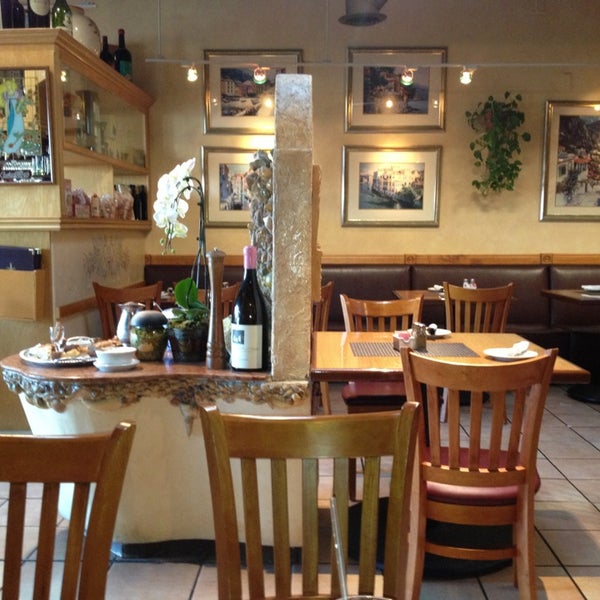 3/14/2013 tarihinde Katheryn P.ziyaretçi tarafından Il Farro Cafe'de çekilen fotoğraf