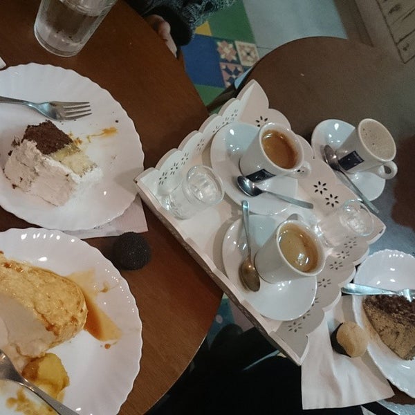 Foto tomada en Brigadeiro Doceria &amp; Café  por Raquel C. el 5/31/2015