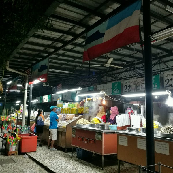 tanjung aru beach food hawker court