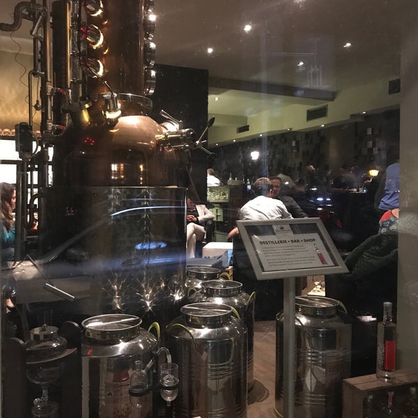 รูปภาพถ่ายที่ Distillers Bar von Munich Distillers โดย JP B. เมื่อ 9/1/2017
