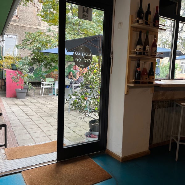 10/29/2022 tarihinde Ева С.ziyaretçi tarafından Café u dvorištu'de çekilen fotoğraf