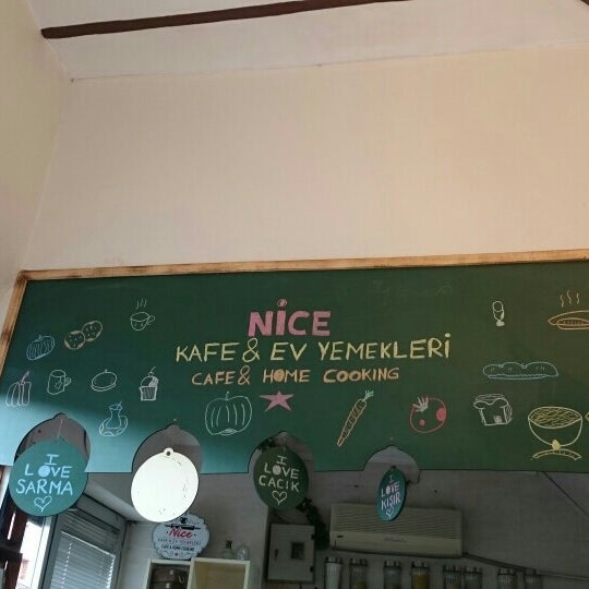 Das Foto wurde bei Nice Kafe &amp; Ev Yemekleri von Ece K. am 10/30/2015 aufgenommen