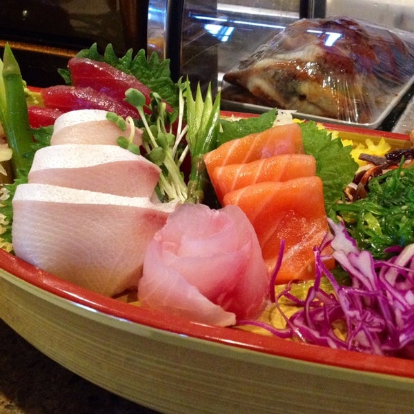 Foto tomada en Oishi Sushi &amp; Steakhouse  por Irene L. el 10/17/2013