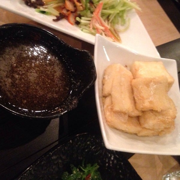 Снимок сделан в Sushi Oishii пользователем Samantha E. 12/25/2013