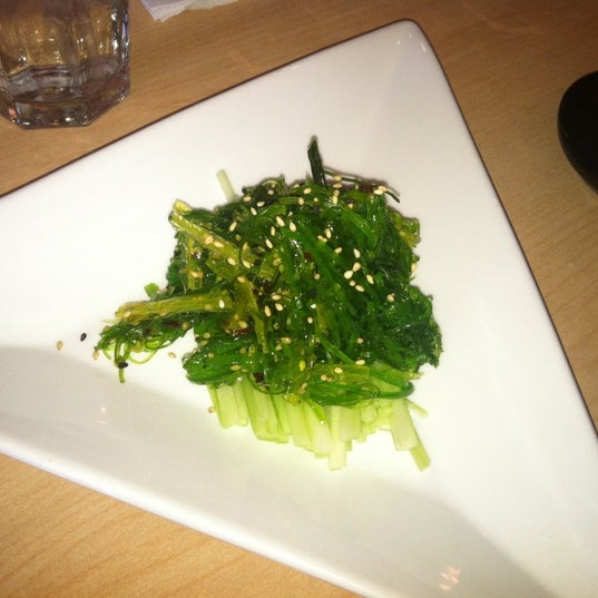 Снимок сделан в Sushi Oishii пользователем Samantha E. 5/1/2013