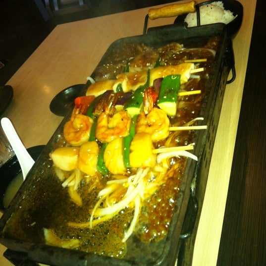 5/1/2013 tarihinde Samantha E.ziyaretçi tarafından Sushi Oishii'de çekilen fotoğraf